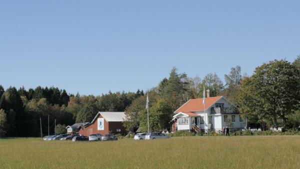 Tavlebords Honungsgård, Забронировать   