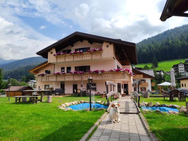 Appartamenti da Costantino, Забронировать  Отели Падола с парковкой, Парковка