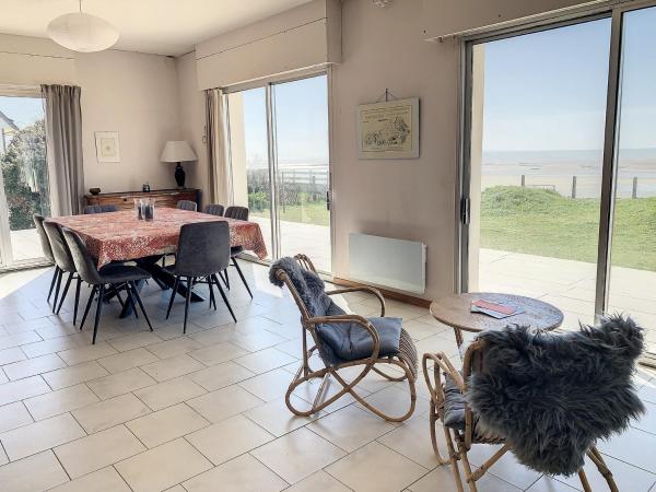 Villa avec jardin et accès direct plage, terrasse, 5 chambres, 2 salles deau, wifi, parking - FR-1-361-132, Забронировать  Сен-Пер-сюр-Мер 