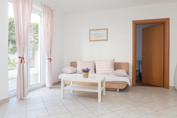 Alpeza apartments, Забронировать  Бол Брач, рядом с Пляж Златни Рат