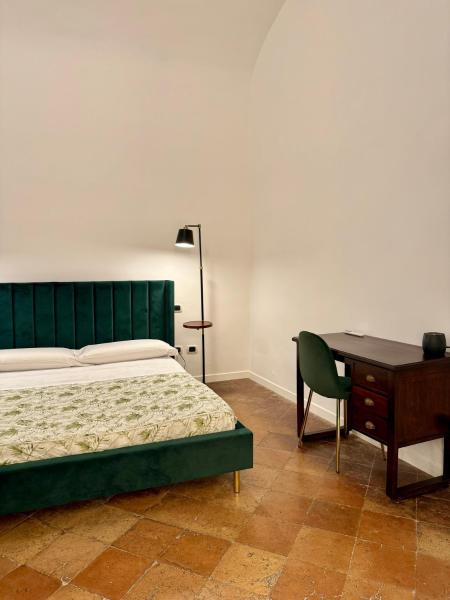 Holiday Houses Napoli, Забронировать  Неаполь Кампания, рядом с Bourbon Tunnel