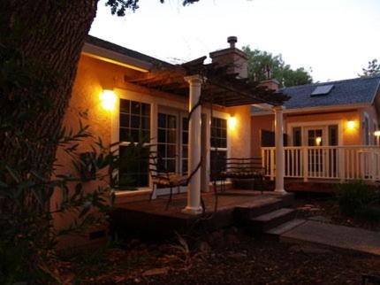 Glen Ellen Inn Secret Cottages, Забронировать Мини-отель Глен-Эллен Wine Country - Northern California