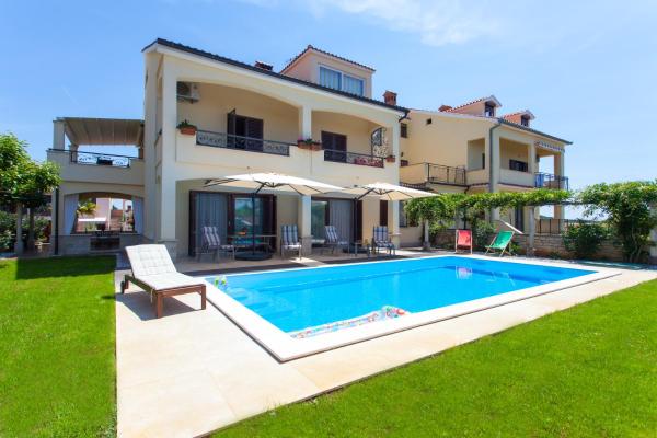 Premium Central Apartments, Забронировать Апартаменты/квартира Отели Врсар с бассейном, Бассейн