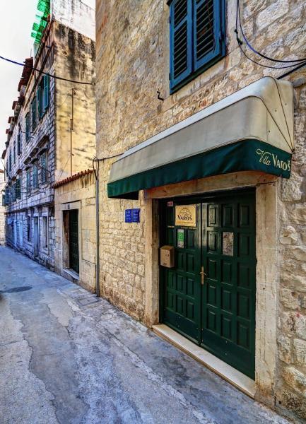 Villa Varoš, Забронировать  Сплит Сплитско-Далматинская жупания, рядом с People's Square - Pjaca