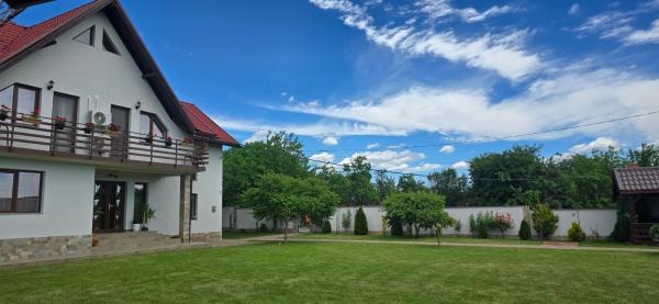 Pensiunea Casa Mădă, Забронировать  Отели Байя-де-Фьер с парковкой, Парковка