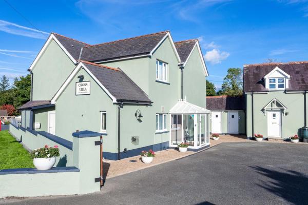 Crossvilla Guest House & Tea Room