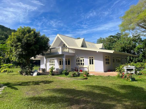 Waterlily House, Забронировать  Отели Huahine с парковкой, Парковка