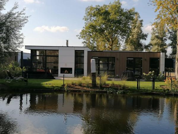 Bad Hoophuizen Chalet Villa MiaMari Nr Zuiderzee 12, Забронировать Шале Отели Хульсхорст с парковкой, Парковка