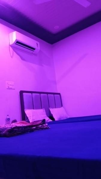 Jvr Home stay, Забронировать  Отели штата Уттар-Прадеша с парковкой, Парковка