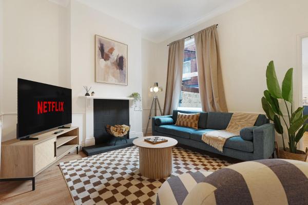 Relax and Unwind in This Charming 4 Bed Village Home, Забронировать  Отели Йоркширских вересковых поля с парковкой, Парковка