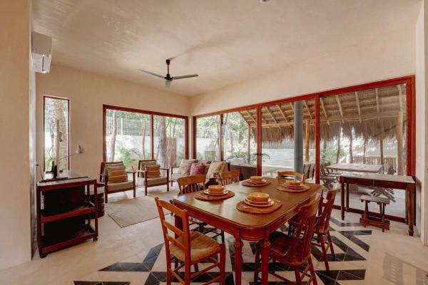 chic 4BR Villa with Private Pool in Holistika Tulum, Забронировать  Отели Тулум с бассейном, Бассейн