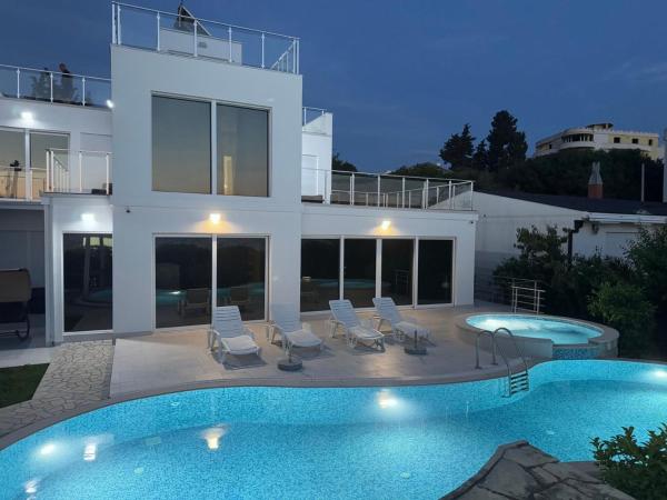 Sea Whisper Villa, Забронировать  Отели в центре Добра-Вода, в центре