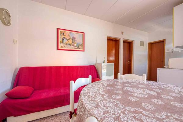 Apartment Marina 1 with shared pool, Забронировать Апартаменты/квартира Отели Ровиньско села с парковкой, Парковка