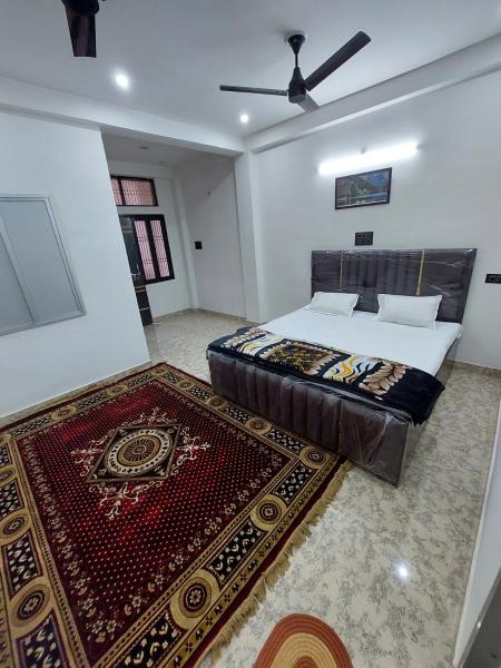 Z Star Home Stay, Забронировать  Отели штата Уттар-Прадеша с парковкой, Парковка