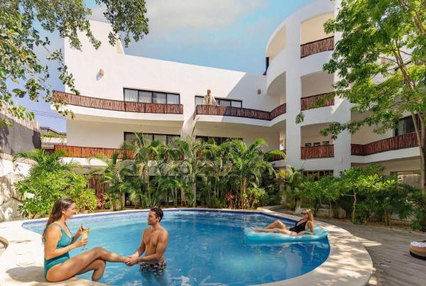 La Veleta Hotel - Two Pool View Suites, Забронировать  Отели в центре Тулум, в центре