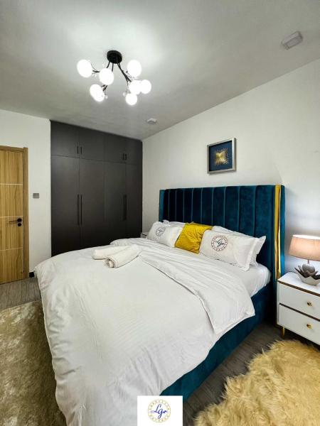 Elegant classy apartment with swimming pool ,fully equipped gym ,child play area and close proximity to shopping malls and great breathtaking views, Забронировать Апартаменты/квартира Отели Найроби с парковкой, рядом с Adams Arcade Shopping Centre, Парковка