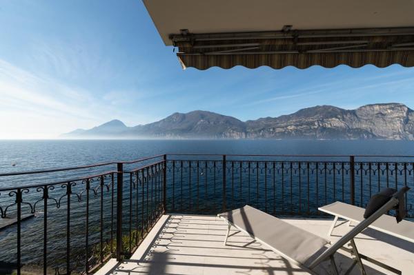 Lakefront Villa Elena by GardaDoma, Забронировать  Отели Garda Veneto с парковкой, Парковка