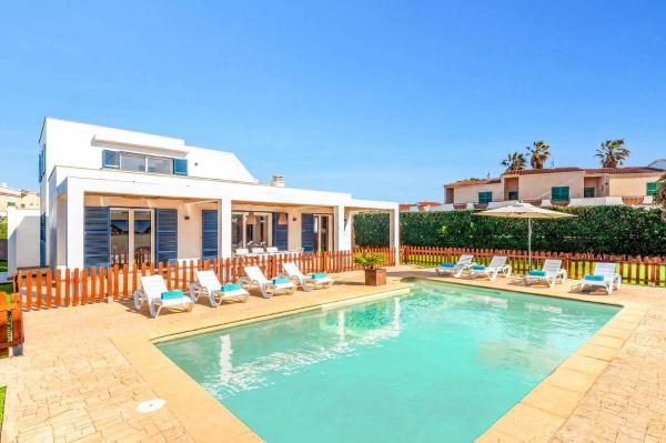 Villa Dreams by Villa Plus, Забронировать  Отели Менорки с бассейном, Бассейн