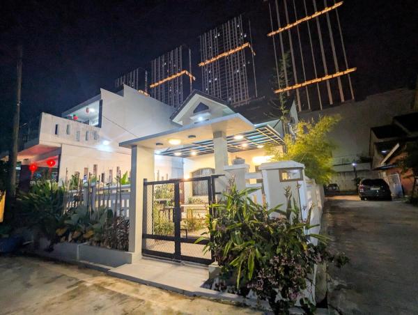 S&D D-245 Luxury & Cozy Villa 6-8 pax at Citra Batam Center, Забронировать  Отели Батам с парковкой, Парковка