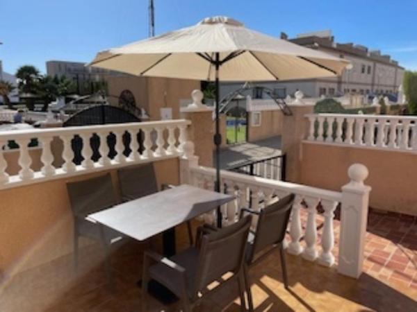 Stylish South House in Villamartin - Solarium and Pool view, Забронировать  Вильямартин Cadiz Province
