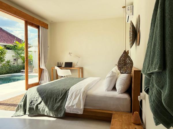 WAVE room in SOUL Bliss Villa Shared Villa, Забронировать  Отели Переренан с бассейном, Бассейн