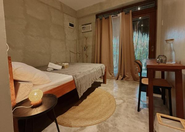 Laneway Siargao Homestay AC Rooms near Cloud 9, Забронировать  Отели Генерала Луны с парковкой, рядом с Зона для серфинга Cloud 9, Парковка
