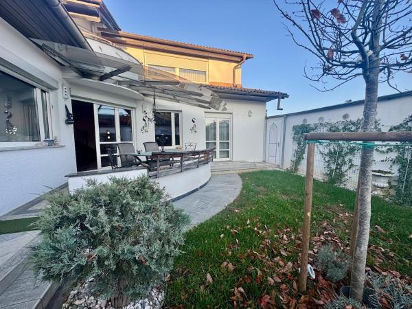 Peaceful & Spacious Villa With A Beautiful Garden, Забронировать  Любляна 