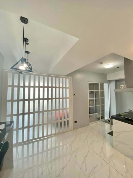 penthouse condo in Azure - near airport, Забронировать  Манила Столичный регион