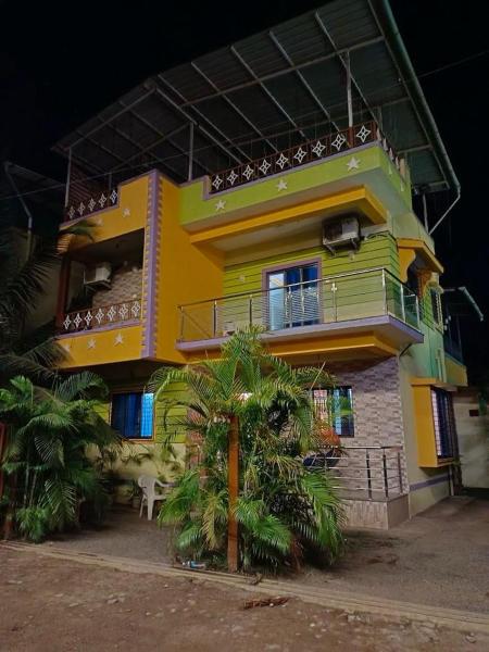 Mango House By Glitz Villa, Забронировать  Отели штата Махараштры с бассейном, Бассейн