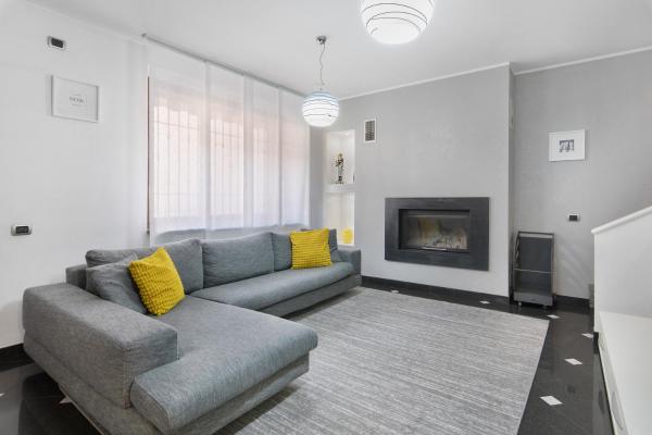 Villa In Saronno, Забронировать  Отели в центре Саронно, в центре
