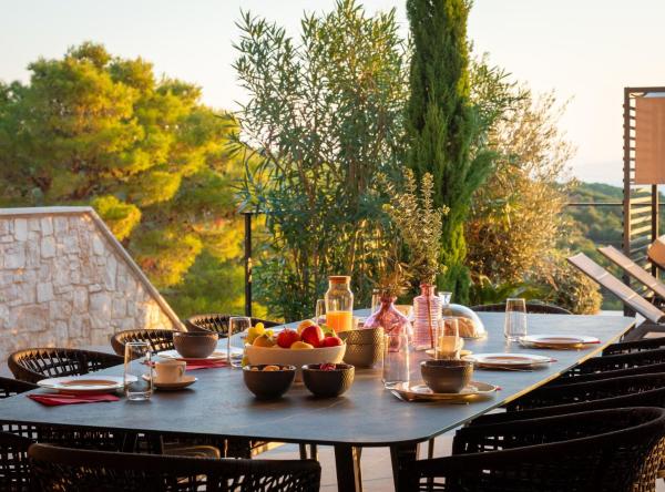 Breathtaking Villa Vis, Забронировать  Отели Виса с бассейном, Бассейн