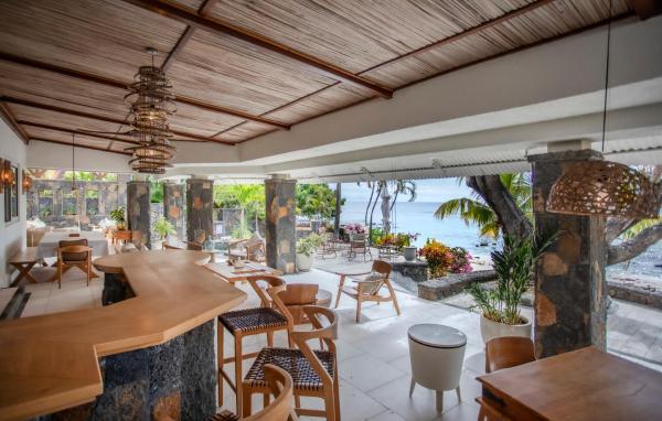 SugarBeach Seafront Villa - Direct Beach Access, Забронировать  Ривьер-Нуар Западное побережье Маврикия