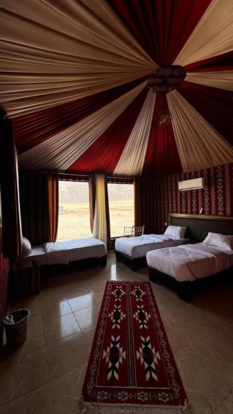 Wadi Rum Luxury Retreat, Забронировать  Отели мухафаза Акабы с парковкой, Парковка