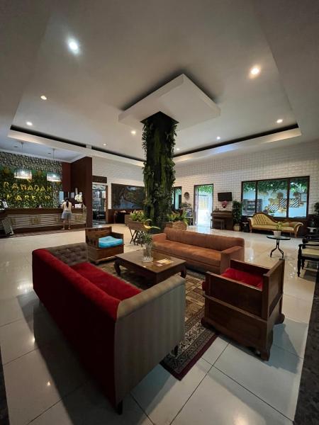 Candra Dewi Hotel Yogyakarta, Забронировать  Отели Тиммуран с бассейном, Бассейн