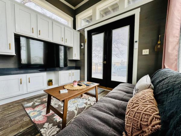 Little Luxe Hideaway at Village Farms Resort, Забронировать  Остин Greater Austin