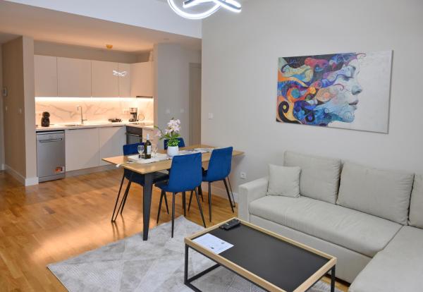 Premium Diamond Apartment 7th &13th Floor City View, Забронировать  Отели Скопья с парковкой, рядом с Площадь Македония, Парковка