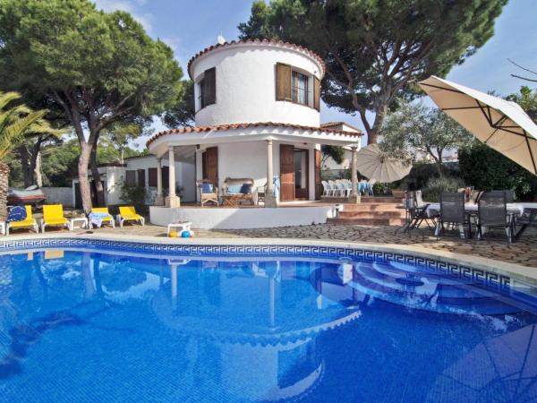 Villa Divina con gran piscina privada en L\Escala - HISP-7-92, Забронировать  Отели Alt Empordà с бассейном, Бассейн