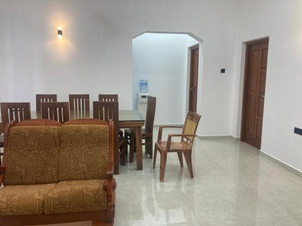 Siva Residencies, Забронировать  Отели Ваттала с парковкой, Парковка