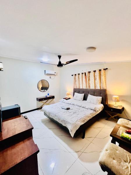 Waves Guest House Clifton Khi, Забронировать  Клифтон Карачи, рядом с Beach Park