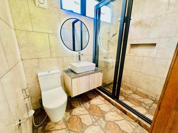 Sunflower residence, Забронировать  Отели Goodlands с бассейном, Бассейн