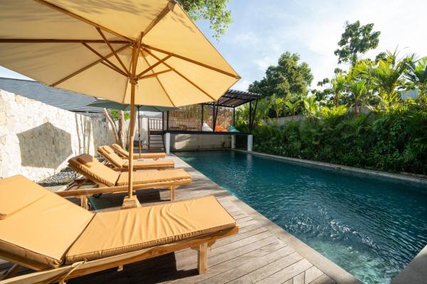 Summer Breeze Villa Uluwatu, Забронировать  Отели провинции Бали с парковкой, Парковка