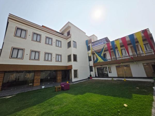 Panna Palace Mathura, Забронировать  Отели штата Уттар-Прадеша с парковкой, Парковка