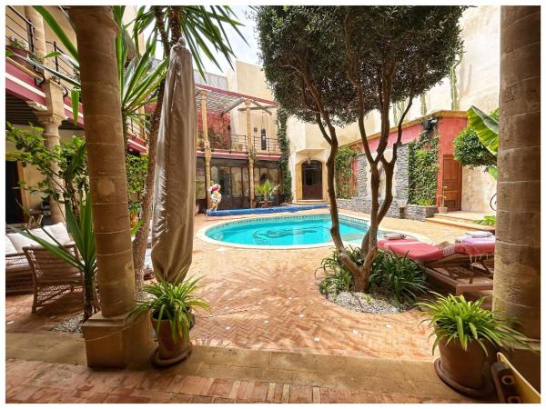 Riad de lAudeline, Забронировать  Отели Марракеш-Тенсифт-Эль-Хауз с бассейном, Бассейн