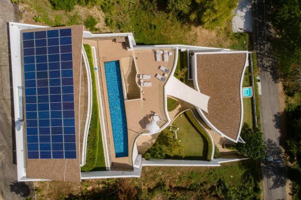 Villa Neptune Phuket - Luxury 6BR with Private Pool, Chalong, Забронировать  Отели Бан-Кланга с парковкой, Парковка