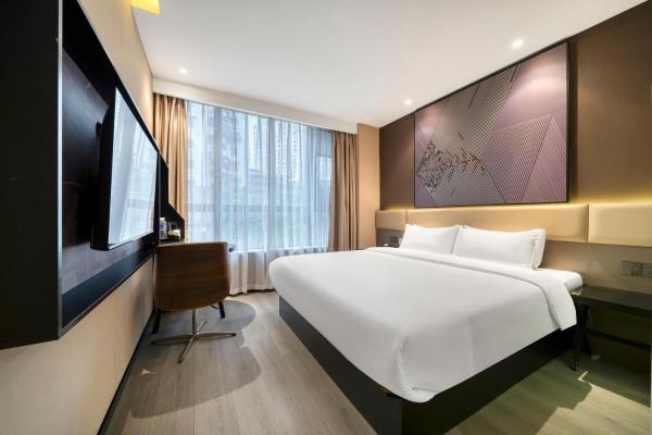 IU Hotel Chongqing Jiefangbei 重庆解放碑洪崖洞店, Забронировать  Чунцин Chongqing Area, рядом с Монумент освобождения