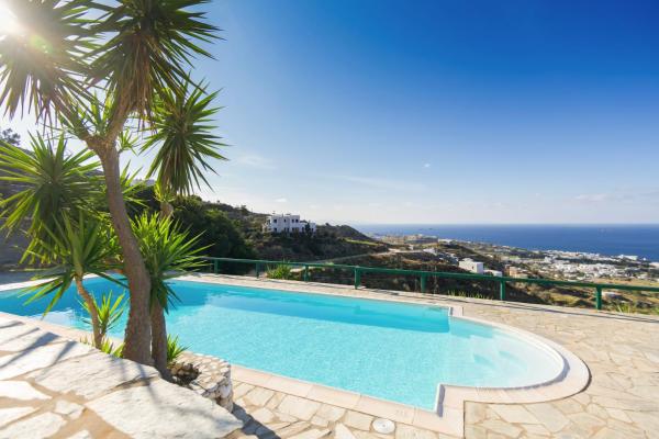 Villa Aegean Pearl, Забронировать  Отели Парос с парковкой, Парковка