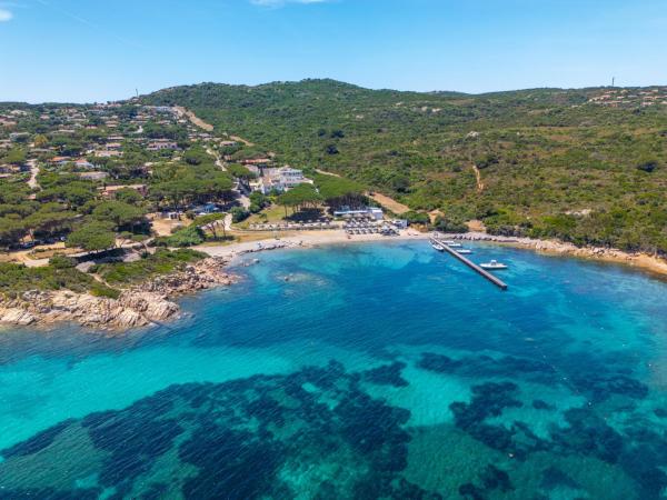 Hotel with swimming pool in Conca Verde just 100 mt from the sea, Забронировать  Конка-Верде Изумрудный берег