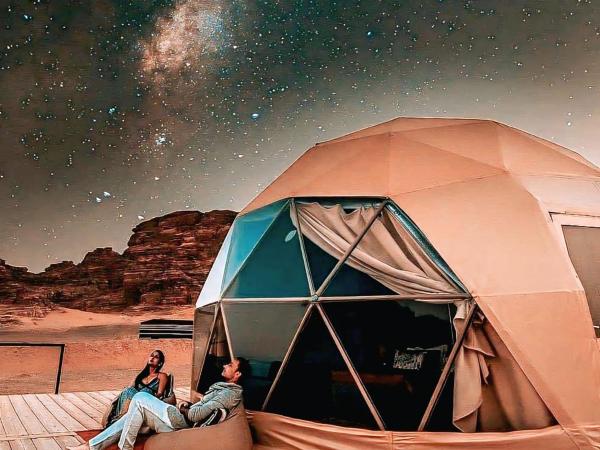 Solar Soul Camp - Wadi Rum Desert Experience & Stargazing, Забронировать  Отели мухафаза Акабы с парковкой, Парковка