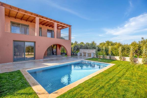 Villa Analidia Supreme, Забронировать  Отели Циливи с бассейном, Бассейн