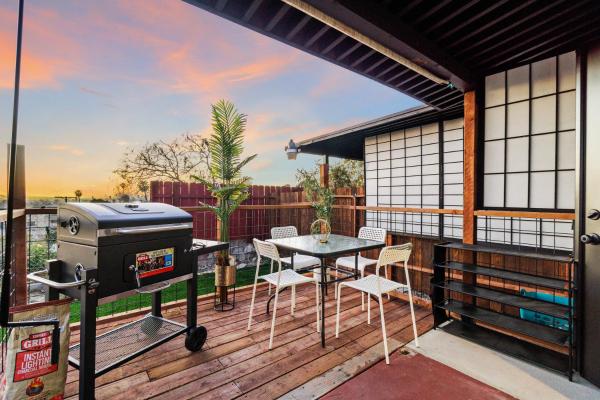 Entire Private Home with 1 Bedroom, 1 Bathroom, King Bed, Hot Tub, Parking, View, Available Now